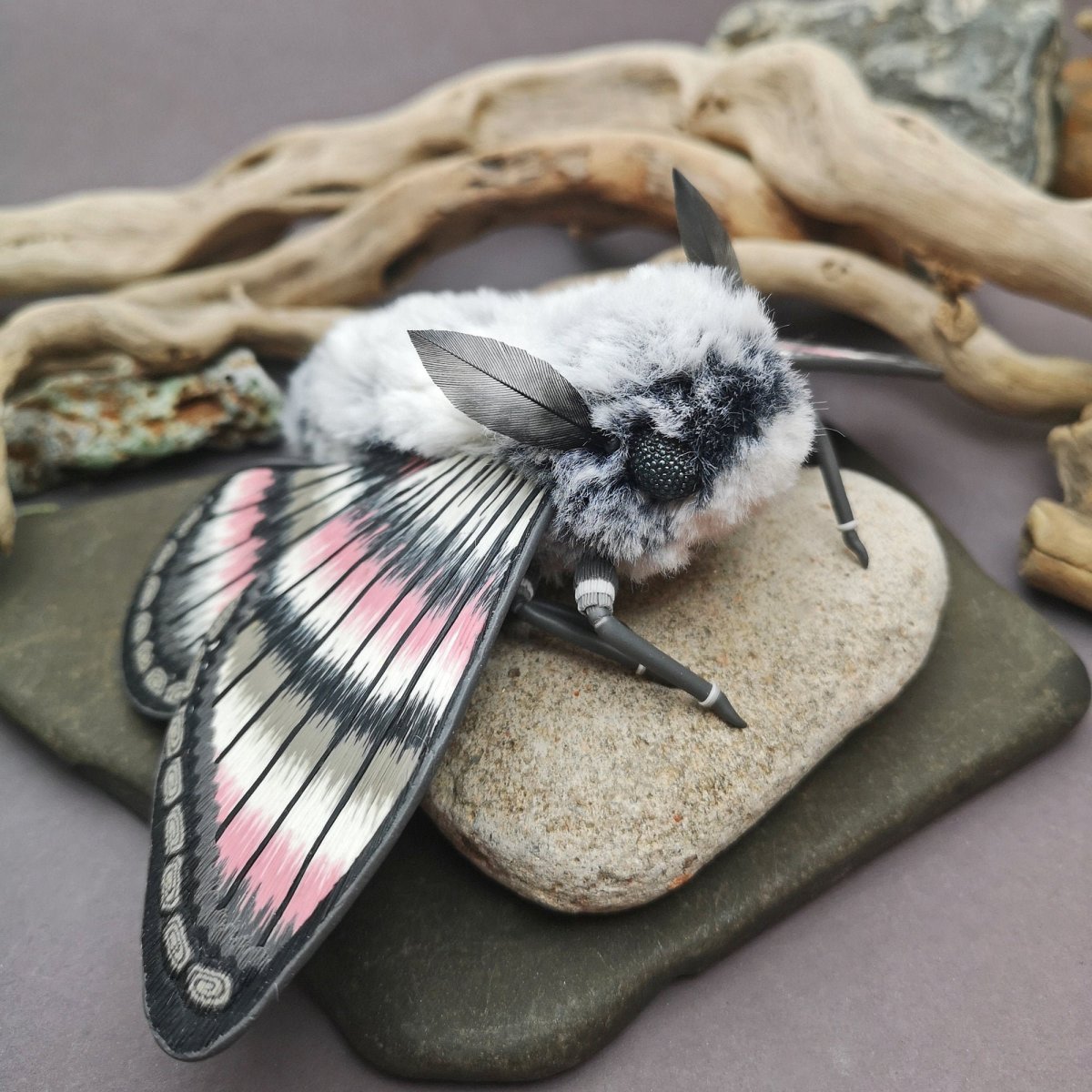 Игрушка мотылек плюшевый