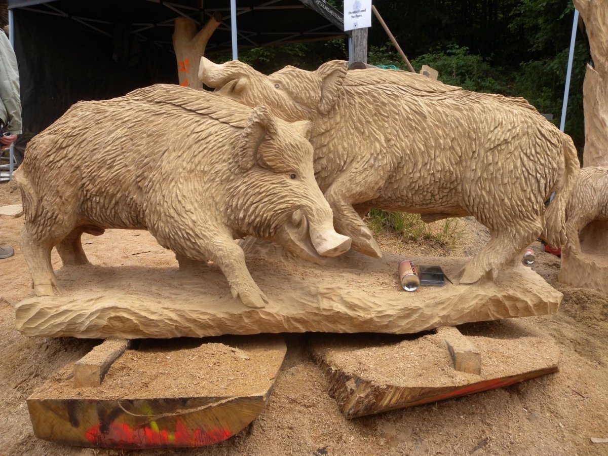 Фигурка кабана бронза