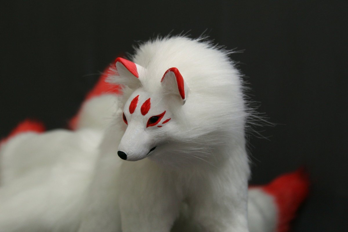 Японская лиса Кицунэ белая