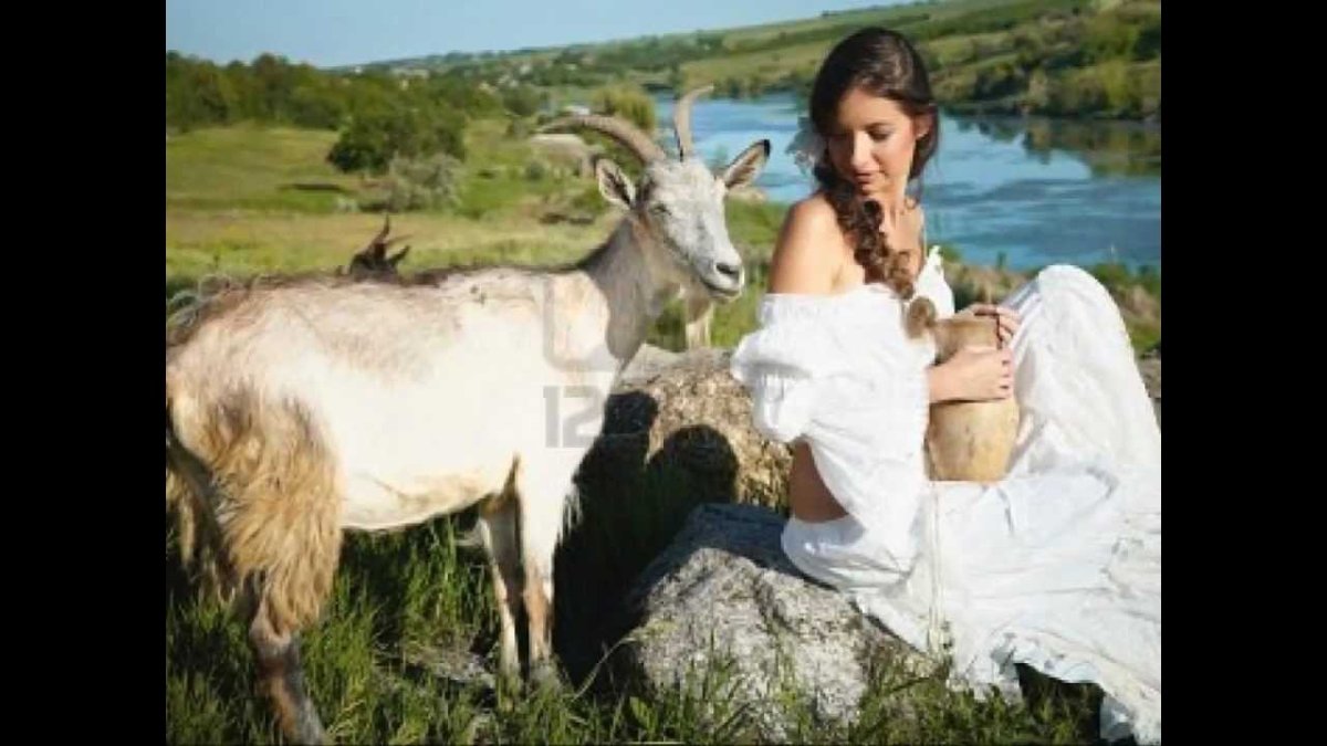 Девушка с козленком