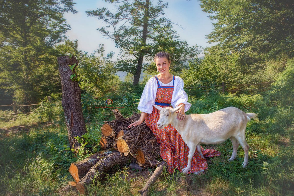 Девушка с козленком