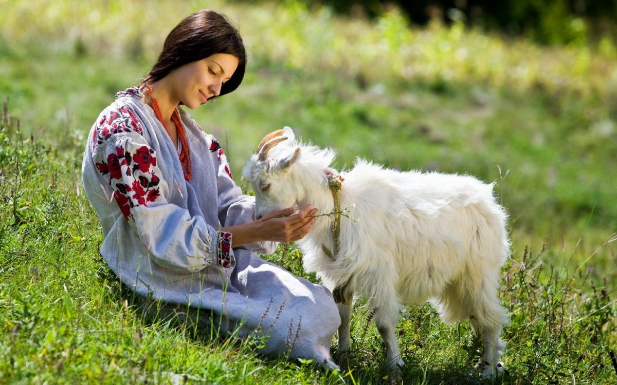 Девушка с козленком