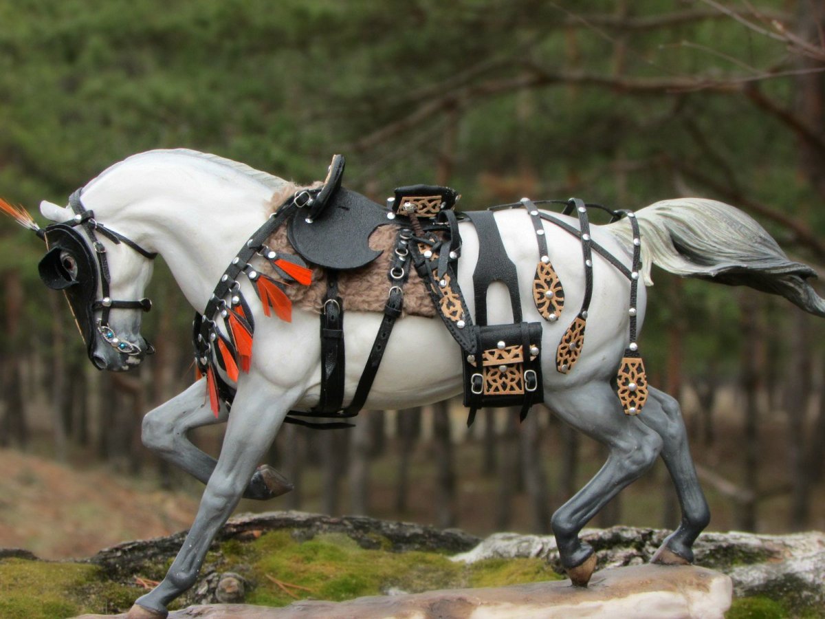 Седло на коне