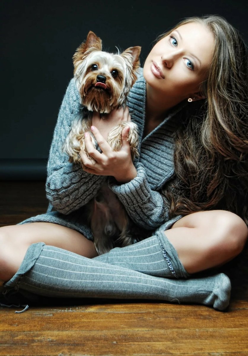 Девушка с собакой