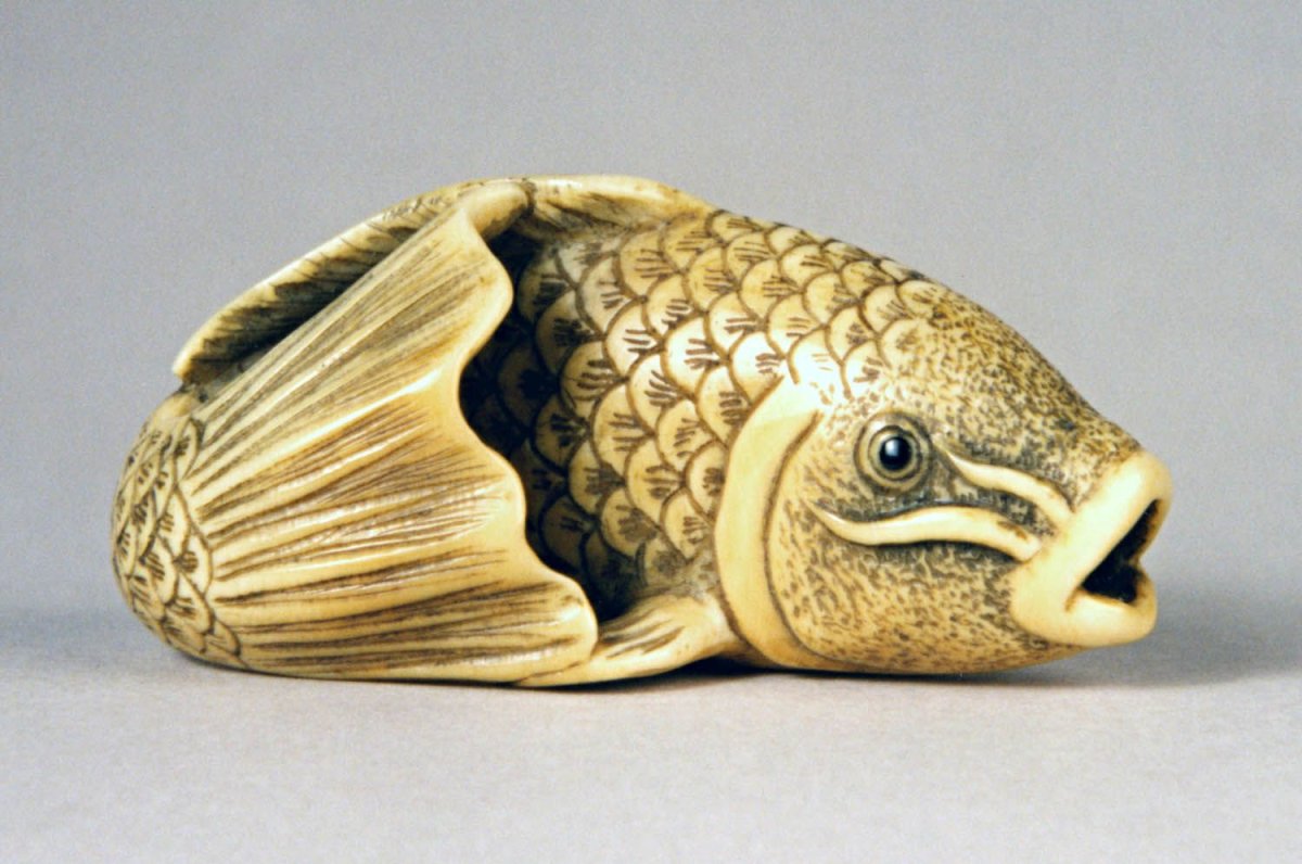 Священная рыба Тай нэцкэ