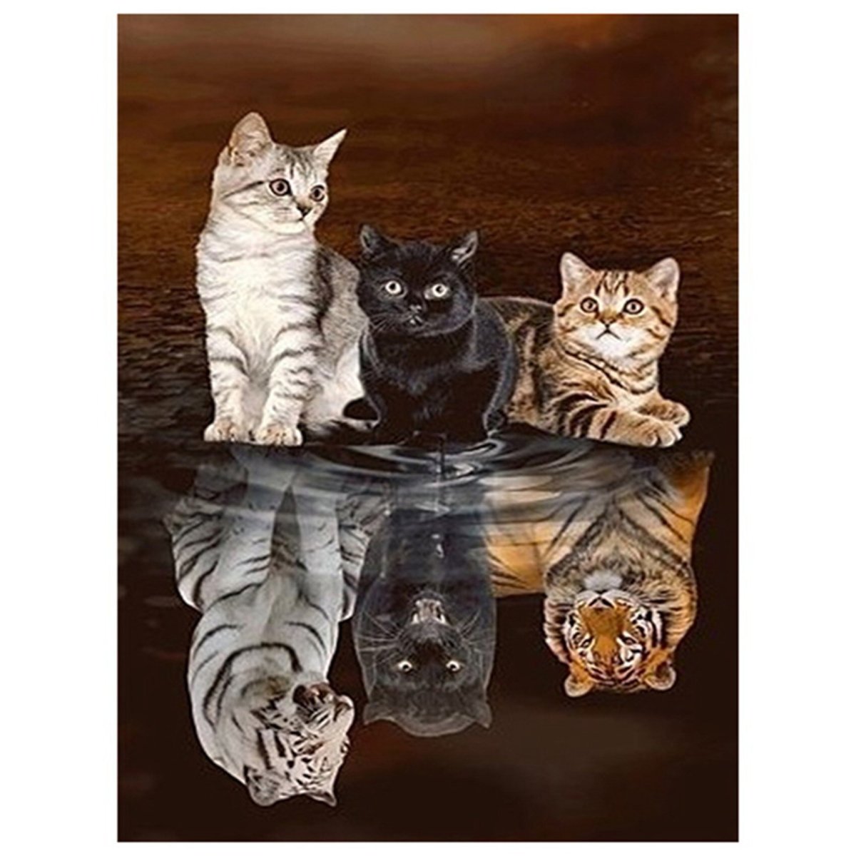 Котенок в отражении тигр