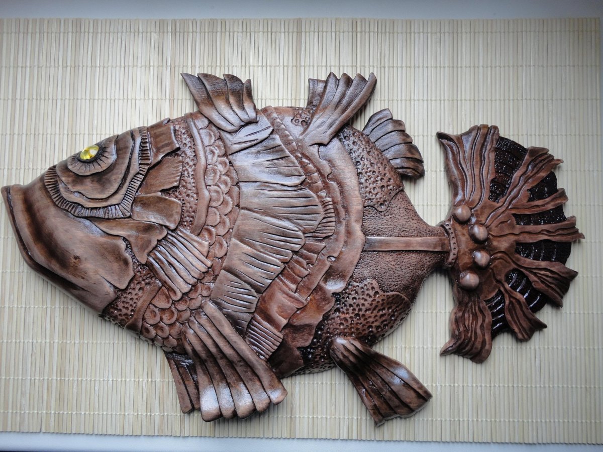 Декоративная рыба из дерева