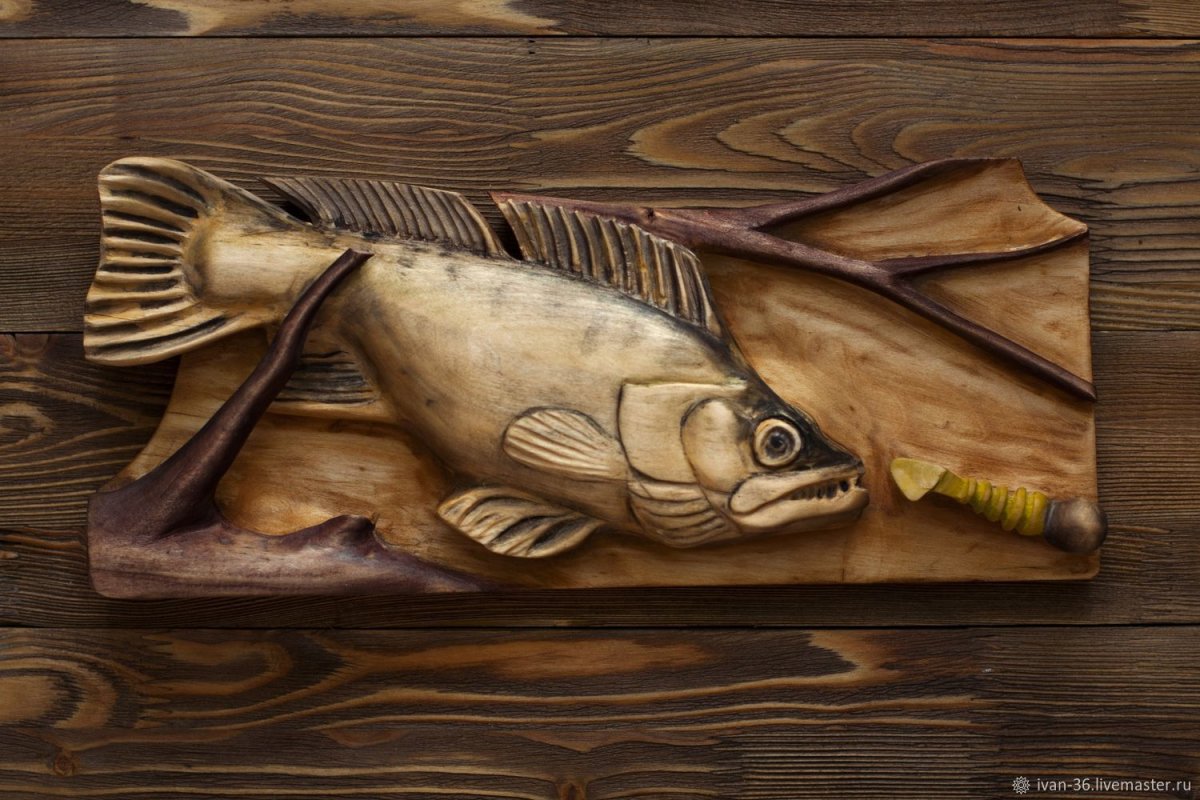 Резьба по дереву рыбы