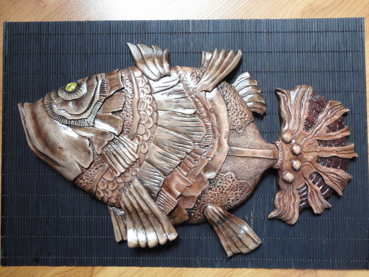 Панно рыбы из дерева