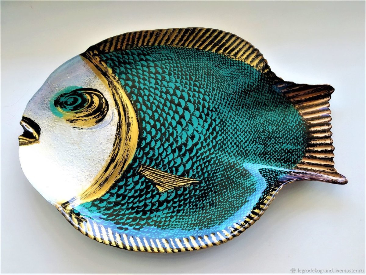 Стеклянная тарелка рыба