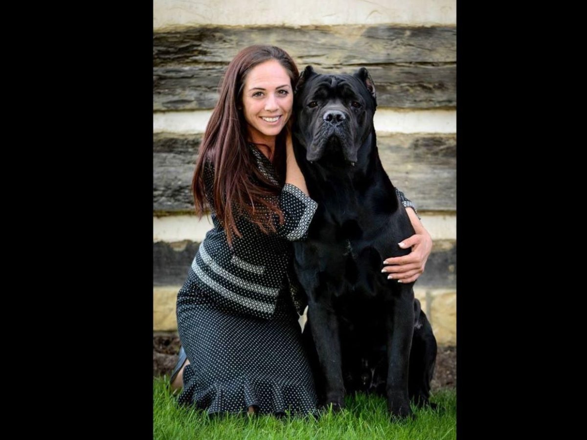 Дина Исаева с доберманом