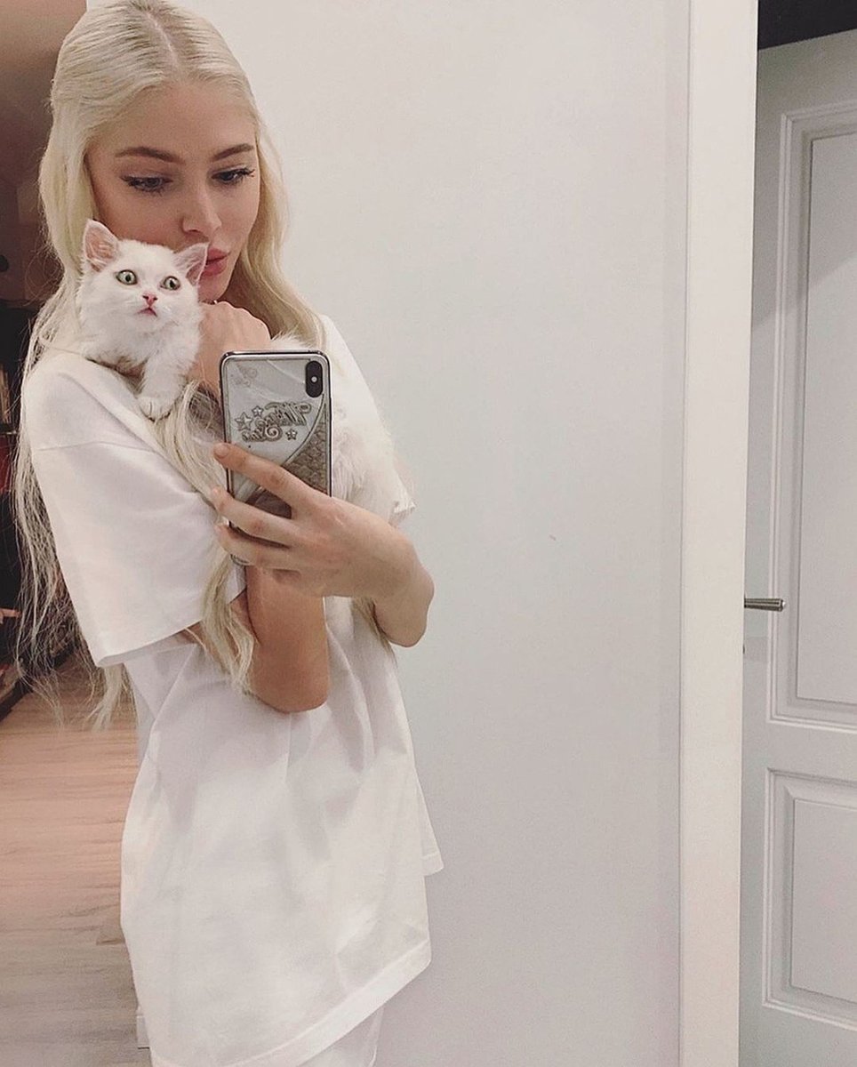 Алёна Шишкова с челкой