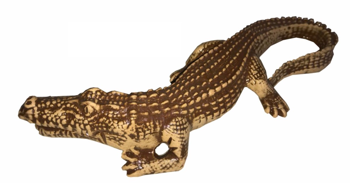 Декоративный крокодил в аквариуме
