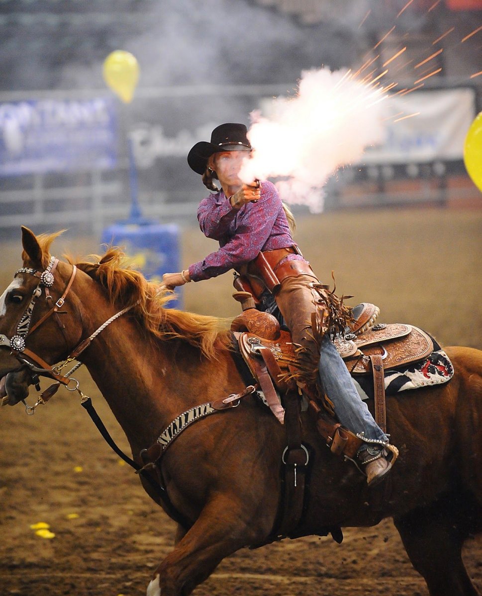 Ковбой на лошади родео