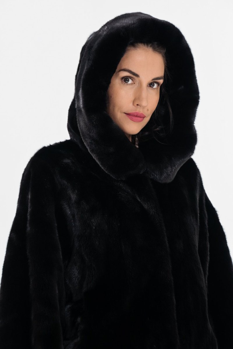 Черный канадский Волчонок