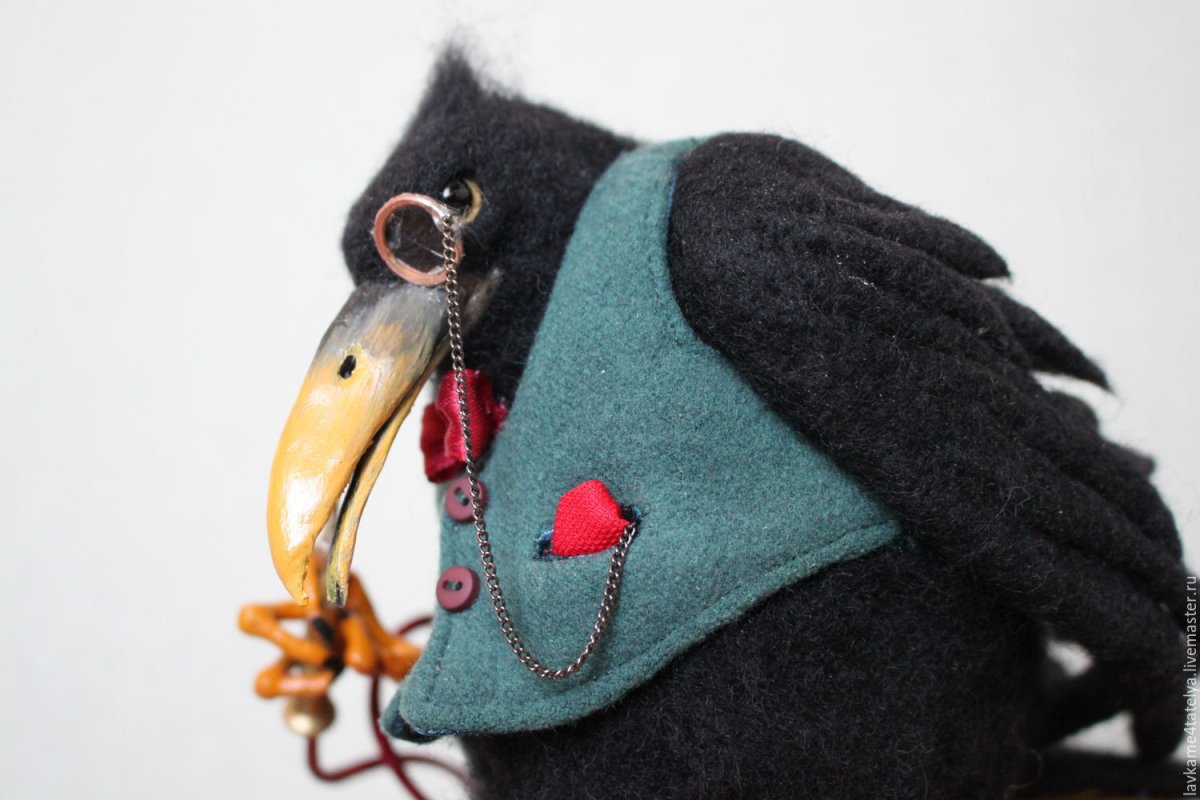 Игрушка ворона