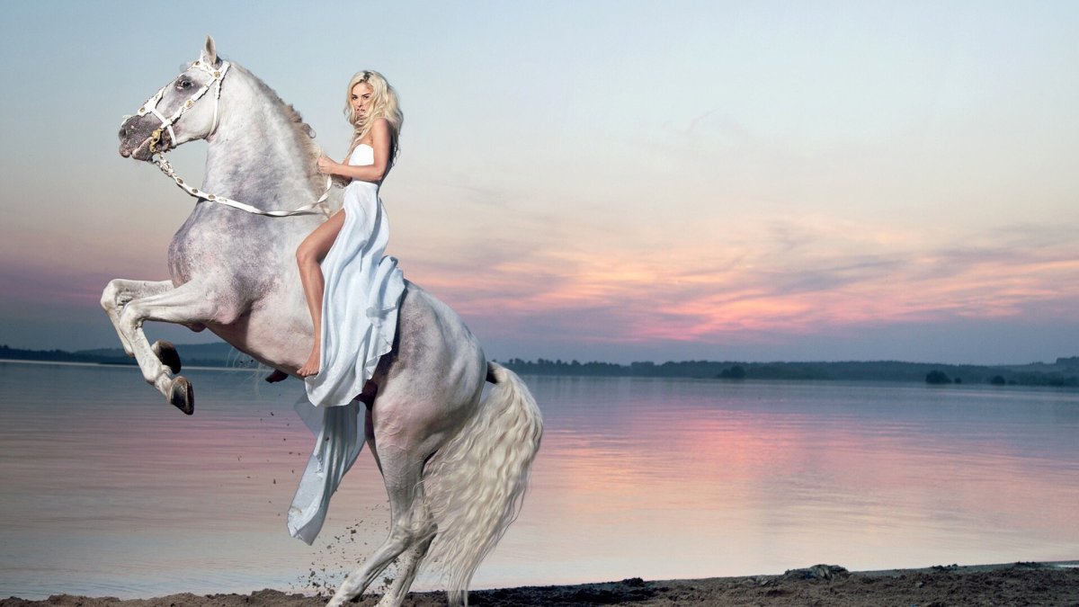 Девушка на коне