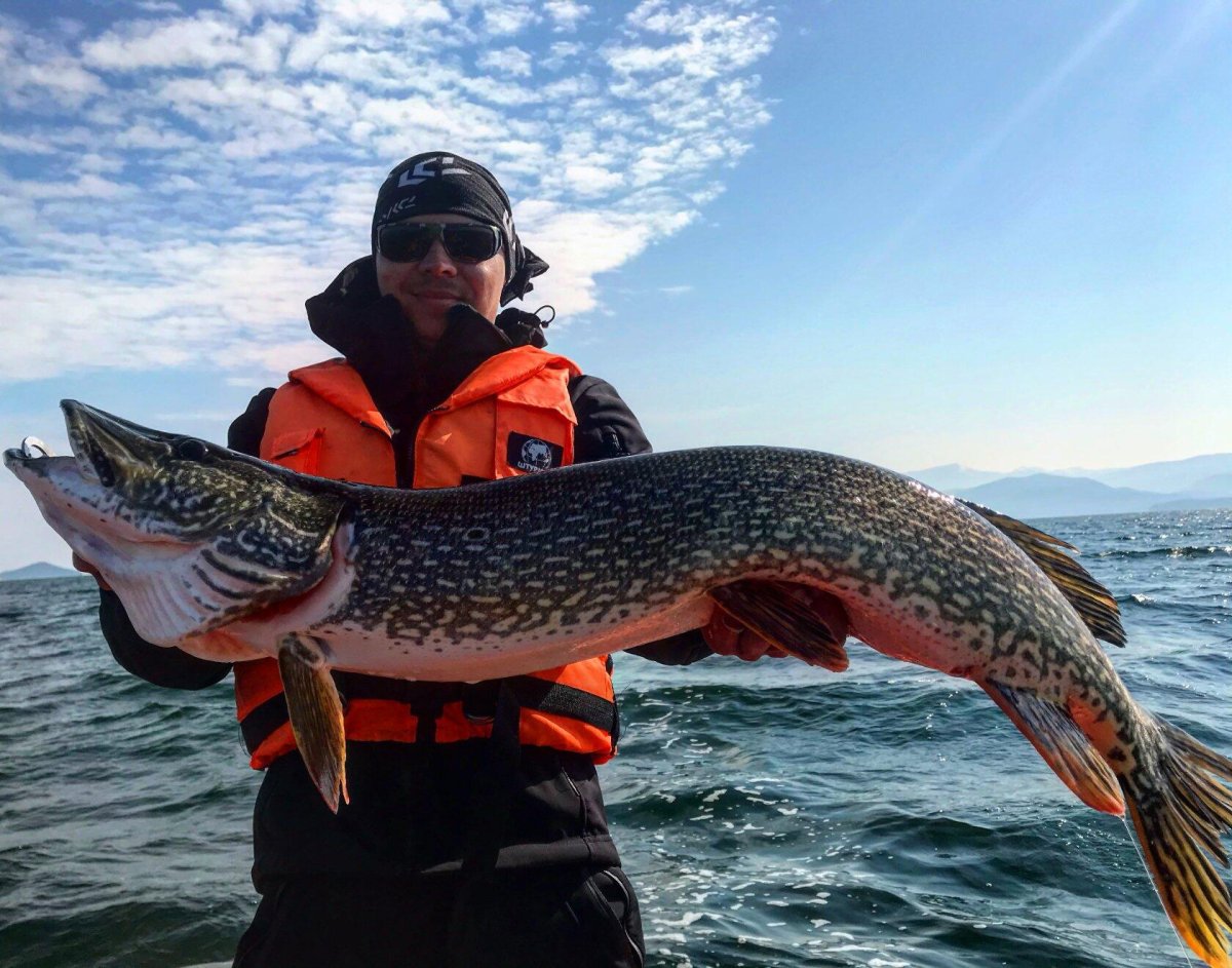 Девушка с щукой