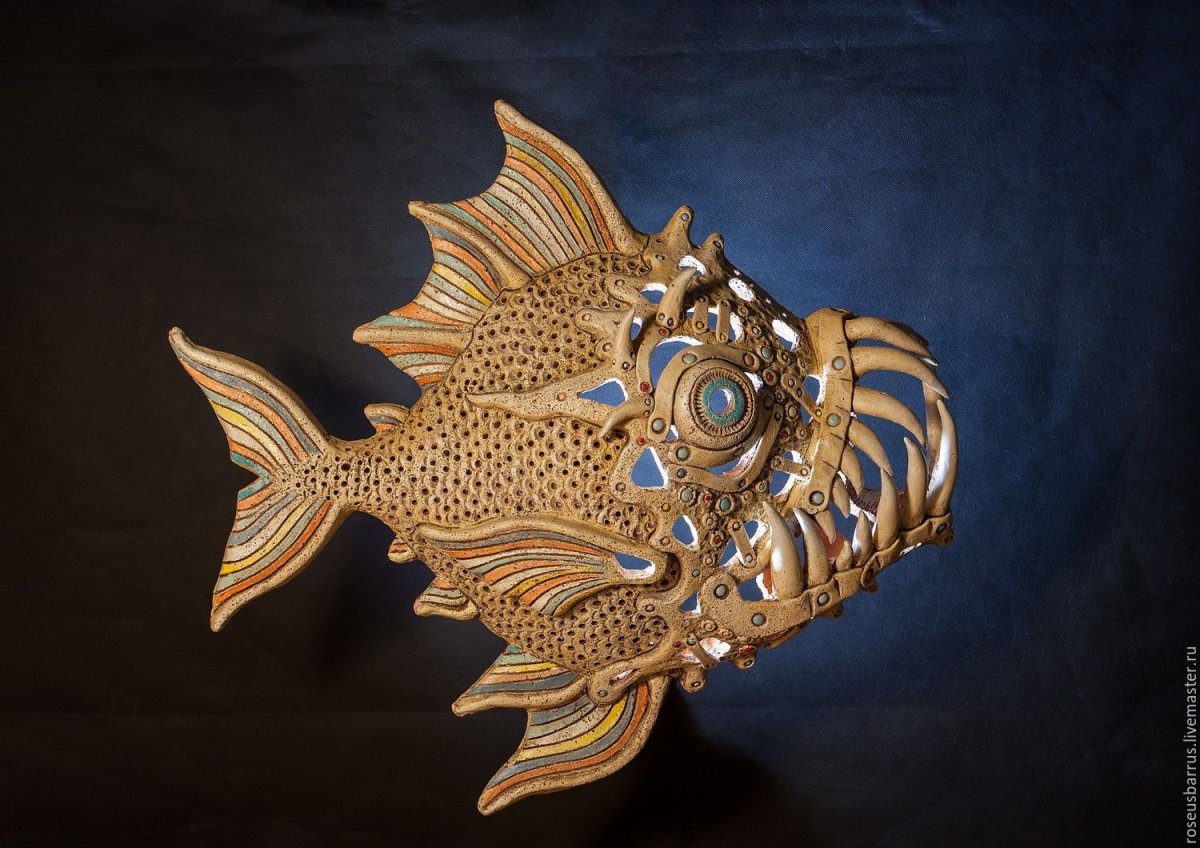 Красивая рыба из дерева