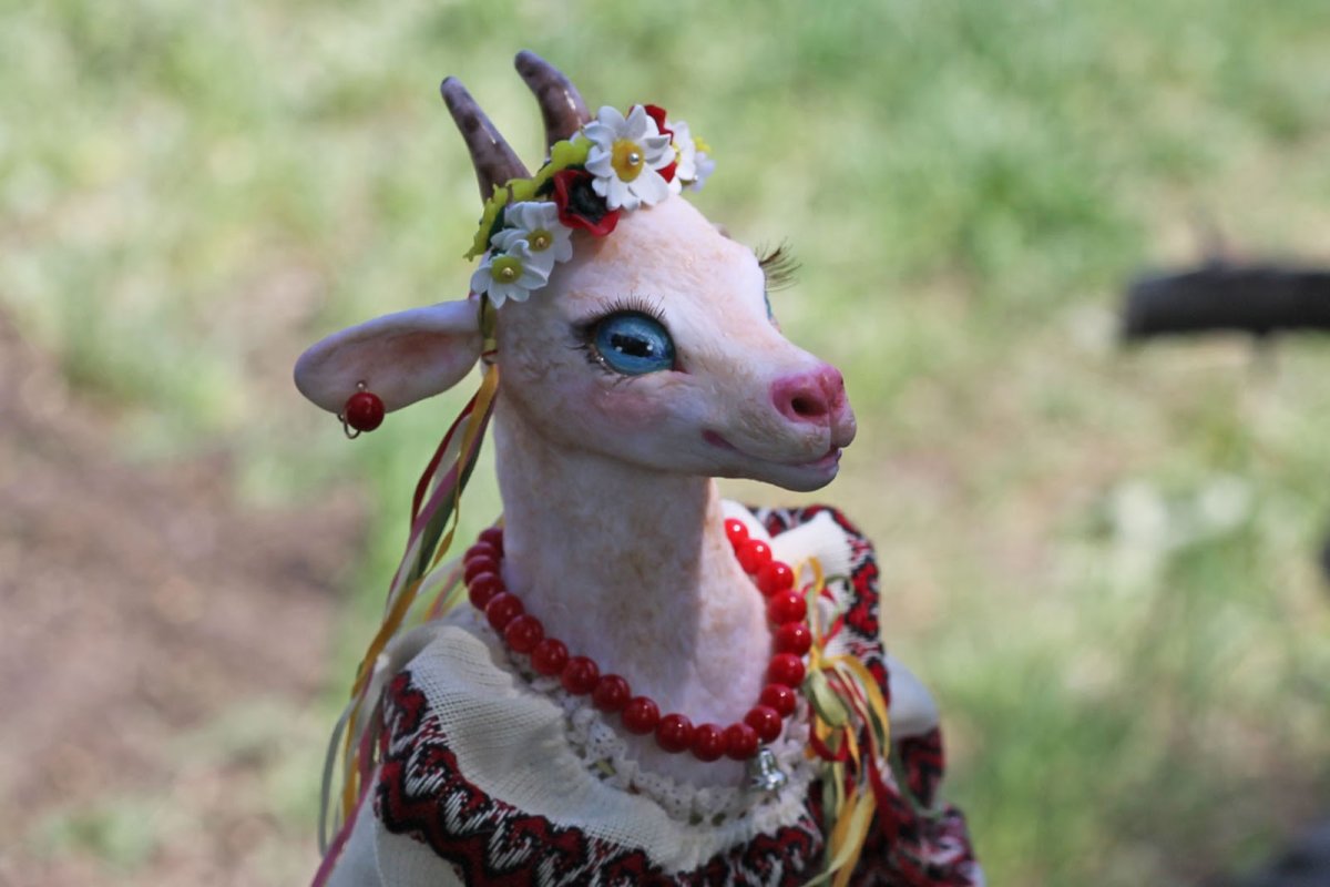 Коза с бантиком