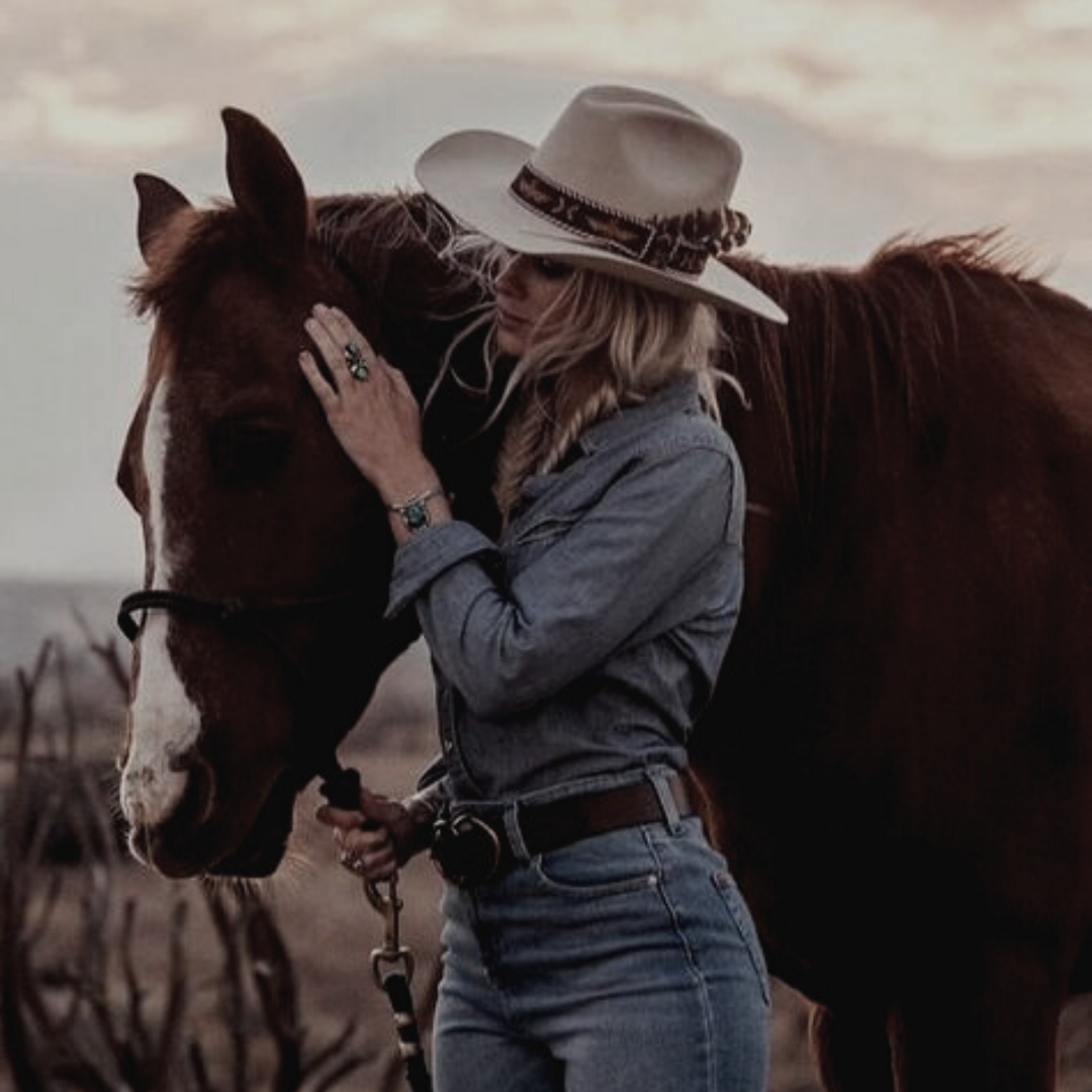 Стильная фотосессия с лошадьми