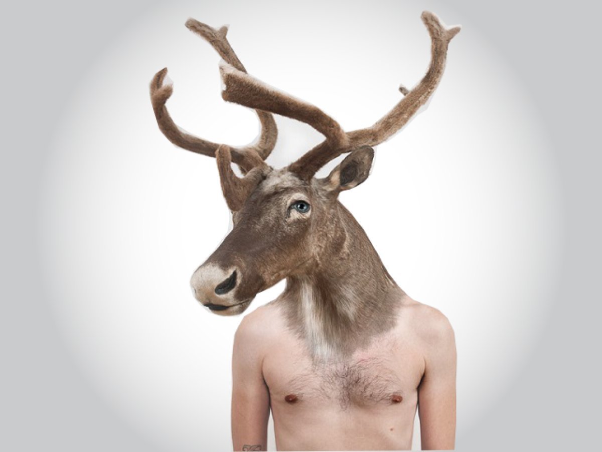 Мужик с оленьими рогами