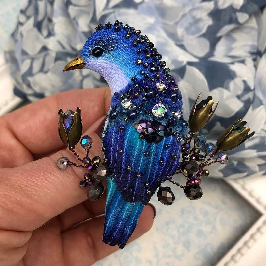 Брошь птица