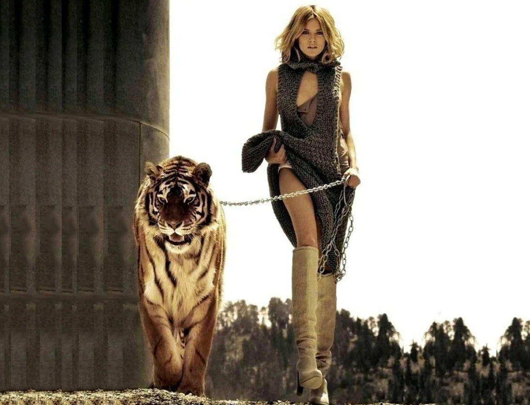 Сиенна Миллер с тигром