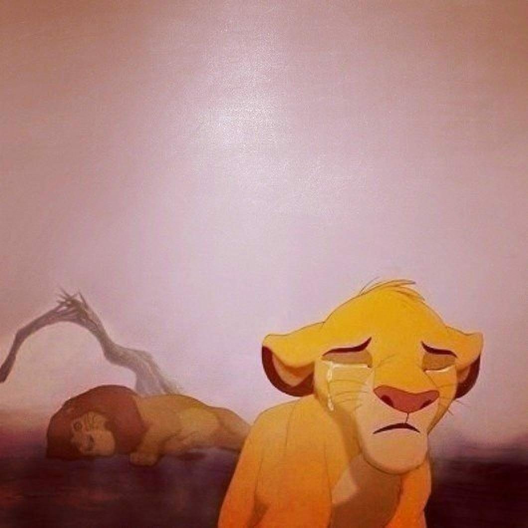 Король Лев Симба плачет