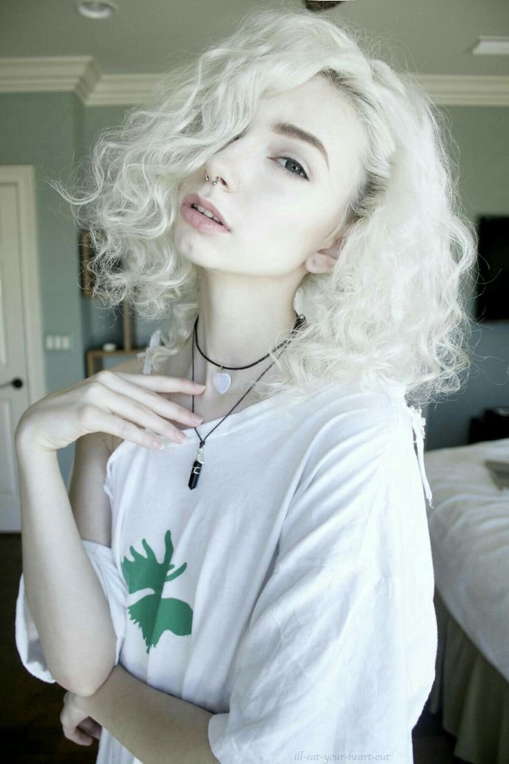 Sarah Marie Karda красные волосы