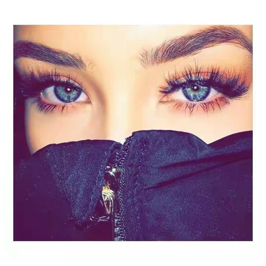 Красивые черные длинные ресницы