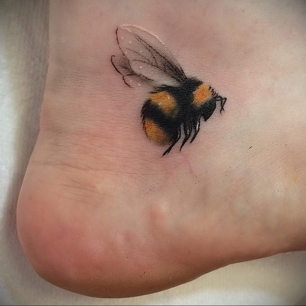 Тату Шмель