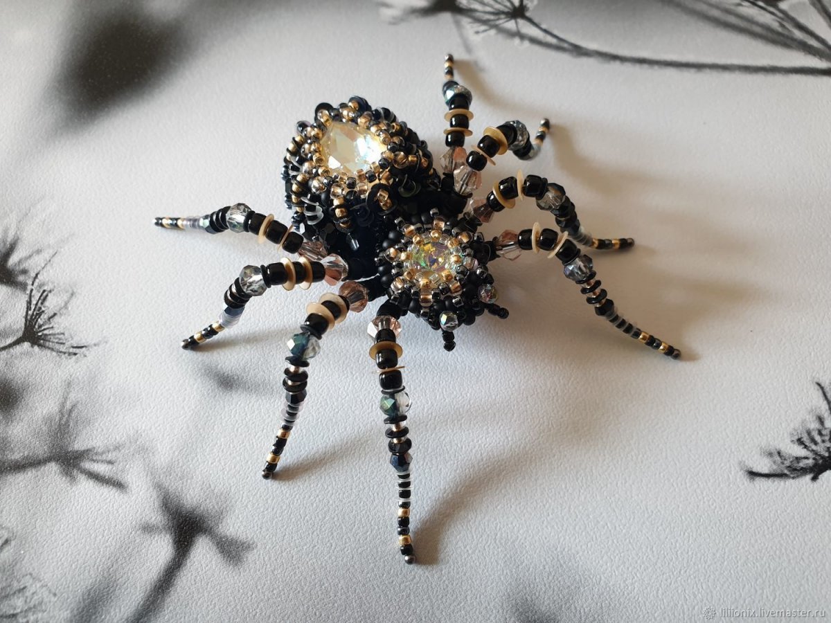 Брошь паук бисер