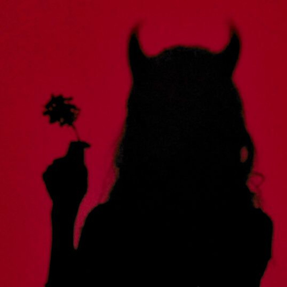 Тень с рожками