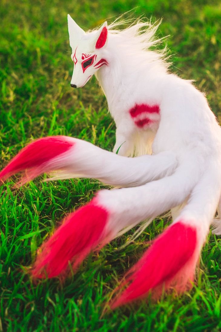 Японская лиса Кицунэ белая