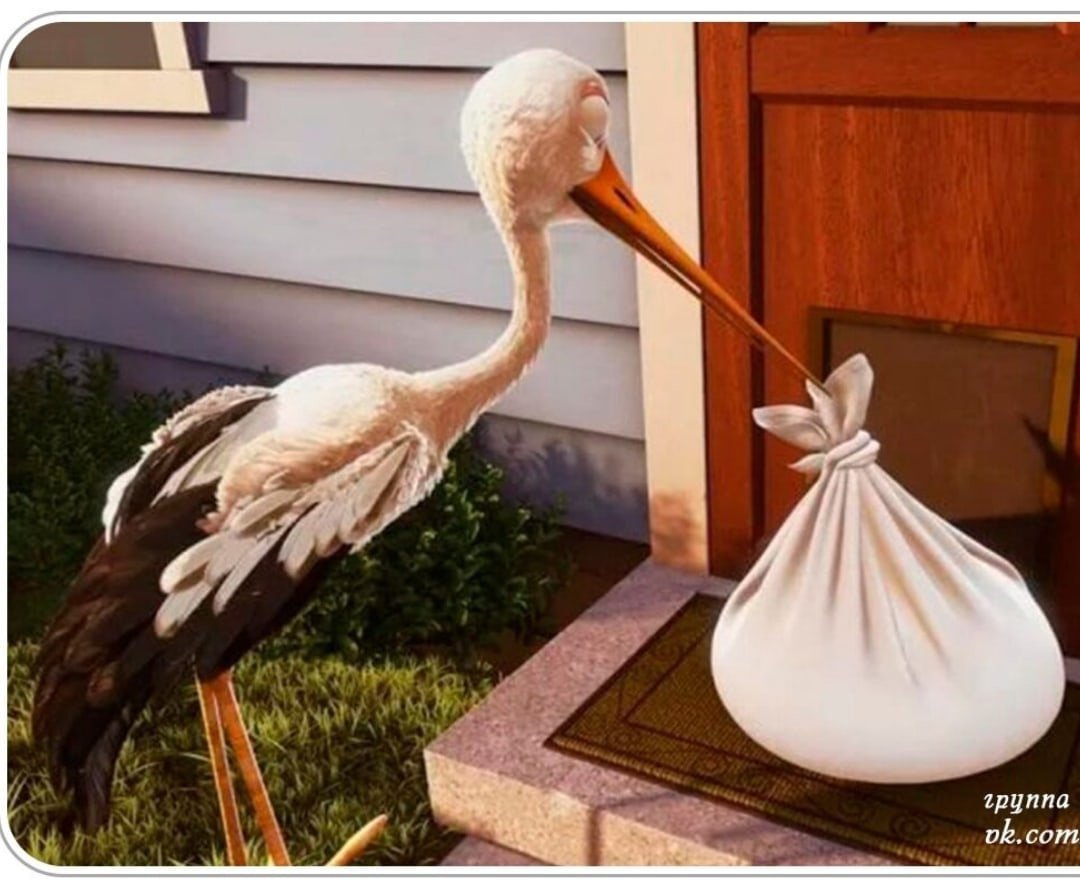 Аист несет ребенка скульптура