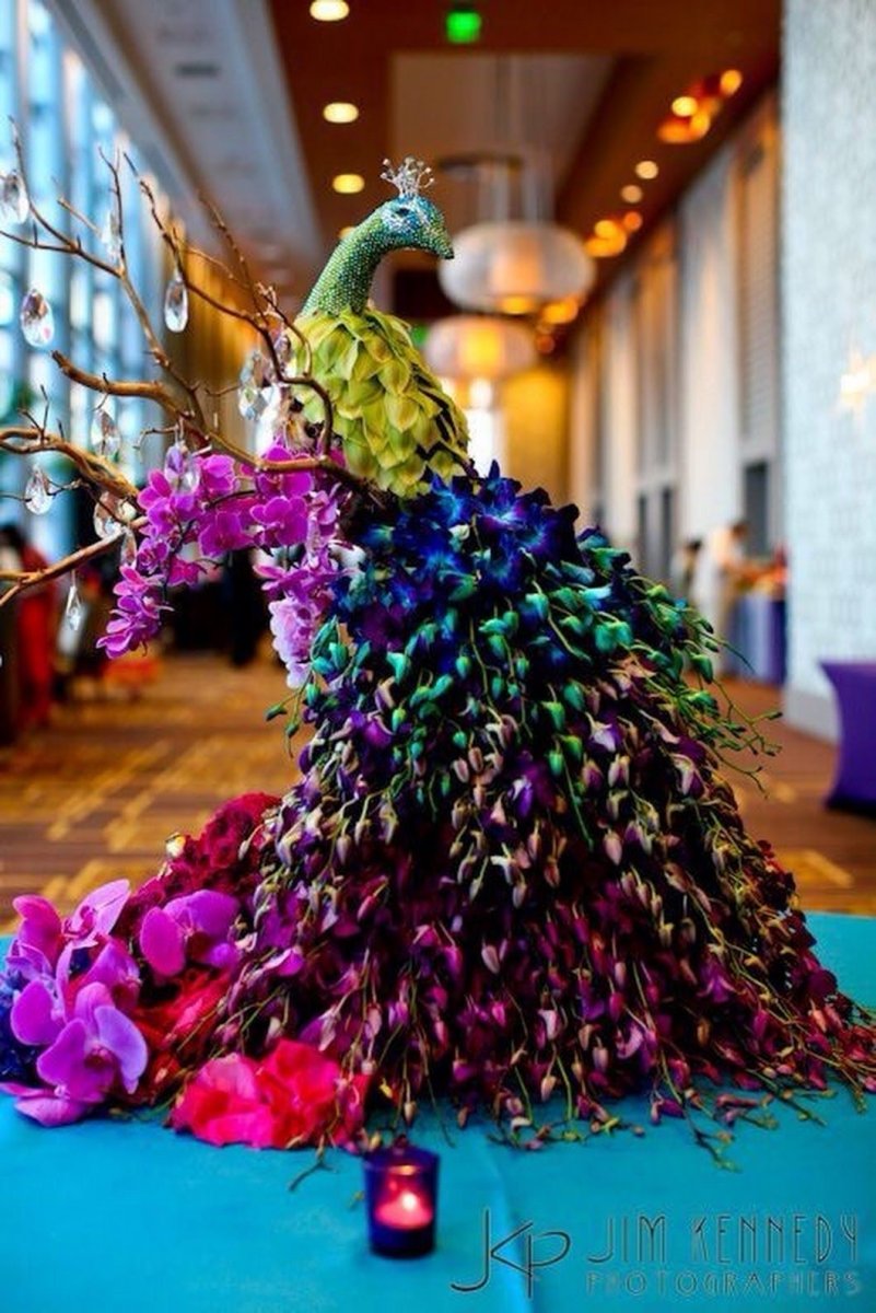 Павлин из цветов