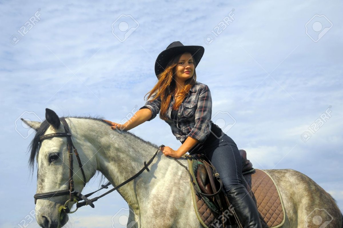 Фотосессия с лошадью в шляпе