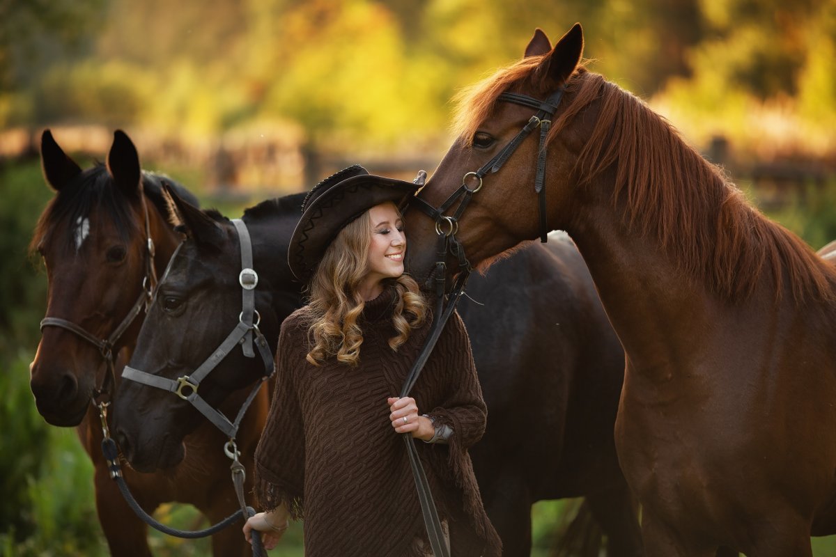 Две девушки на лошадях