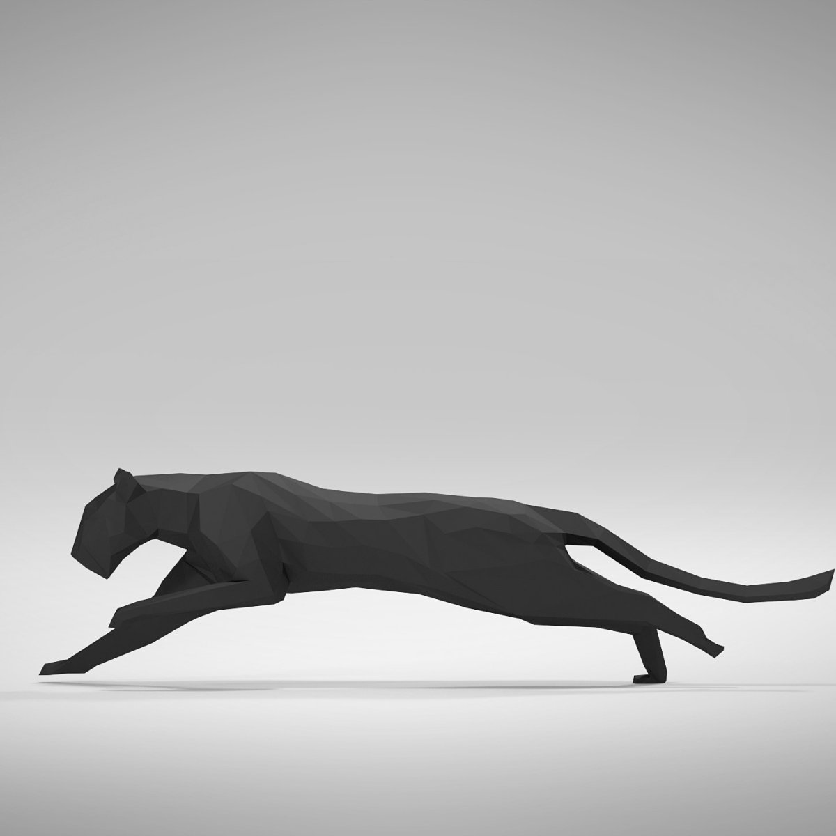 Пантера прыгает