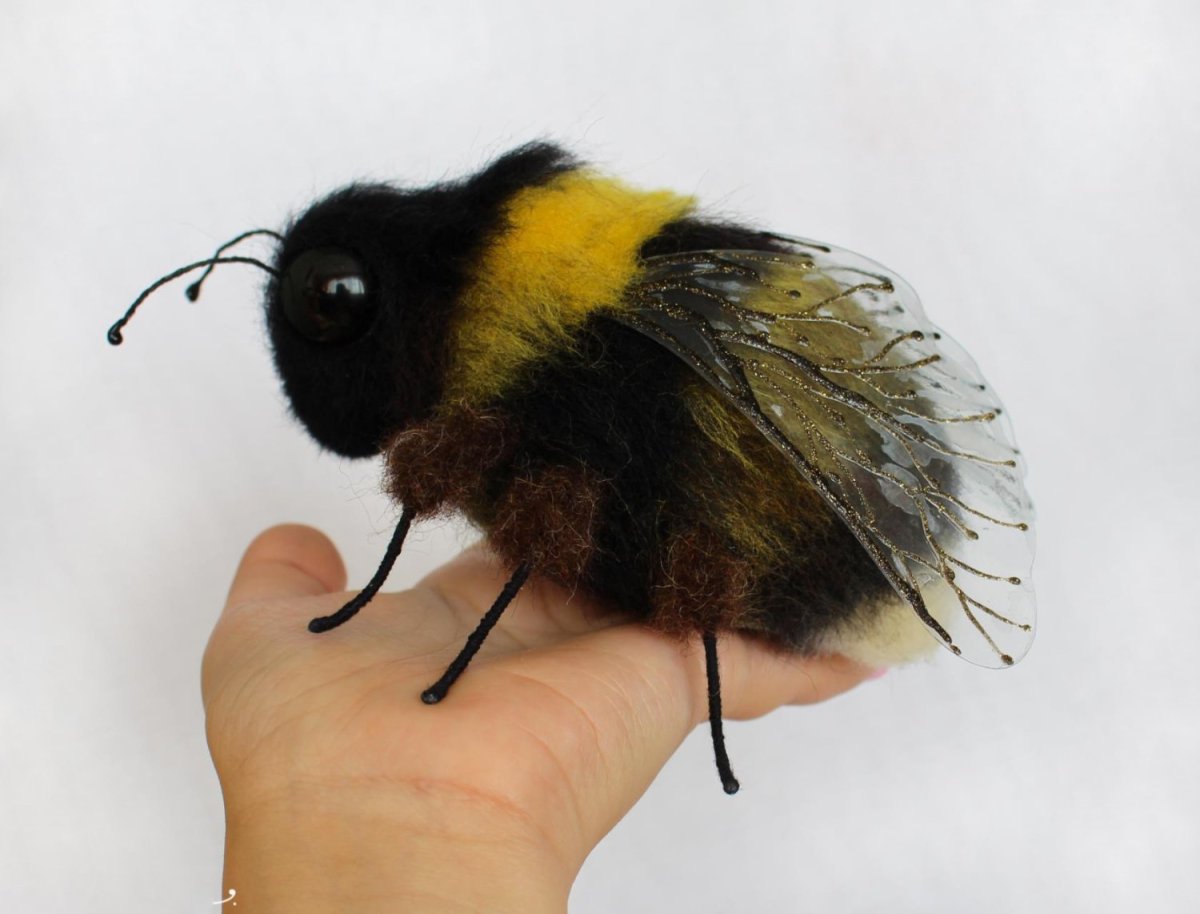 Шмель игрушка