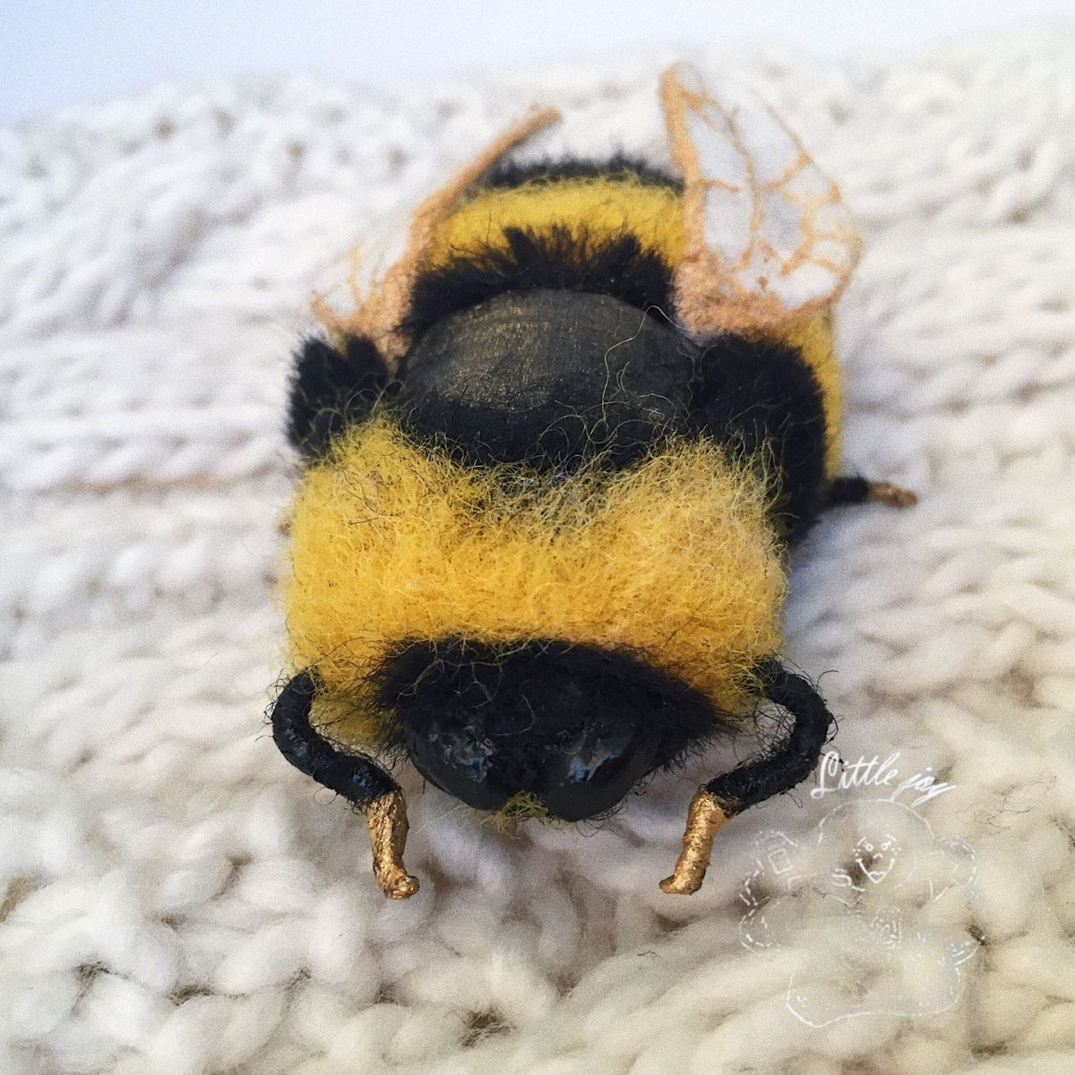 Мохнатый Шмель брошь