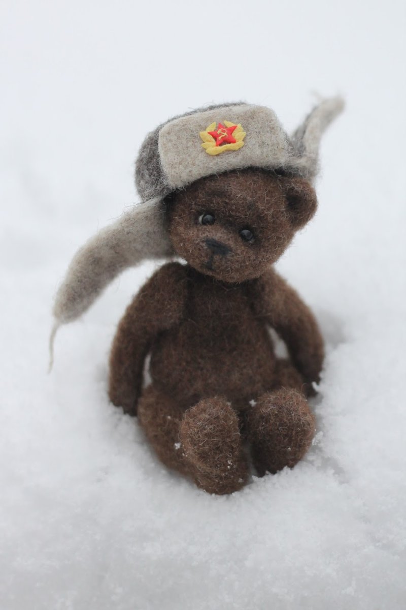 Медведь в шапке ушанке