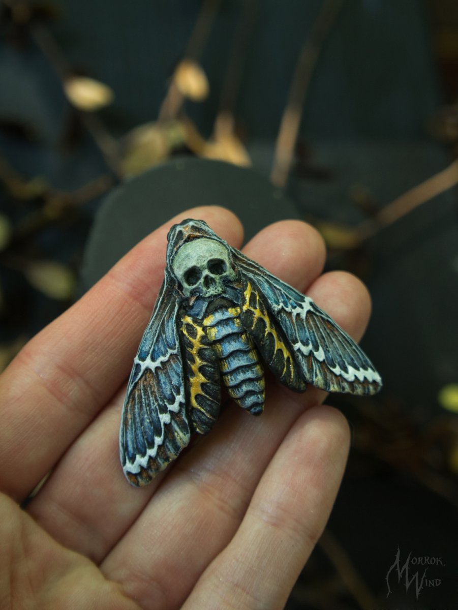 Мотылек Бражник мертвая голова