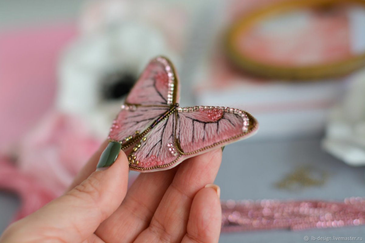 Бабочка из Apple из платный