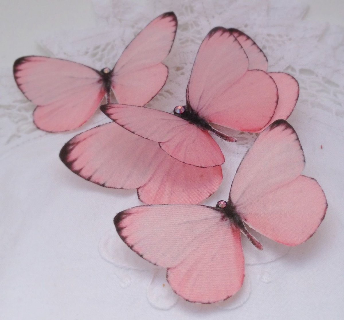 Розовые бабочки