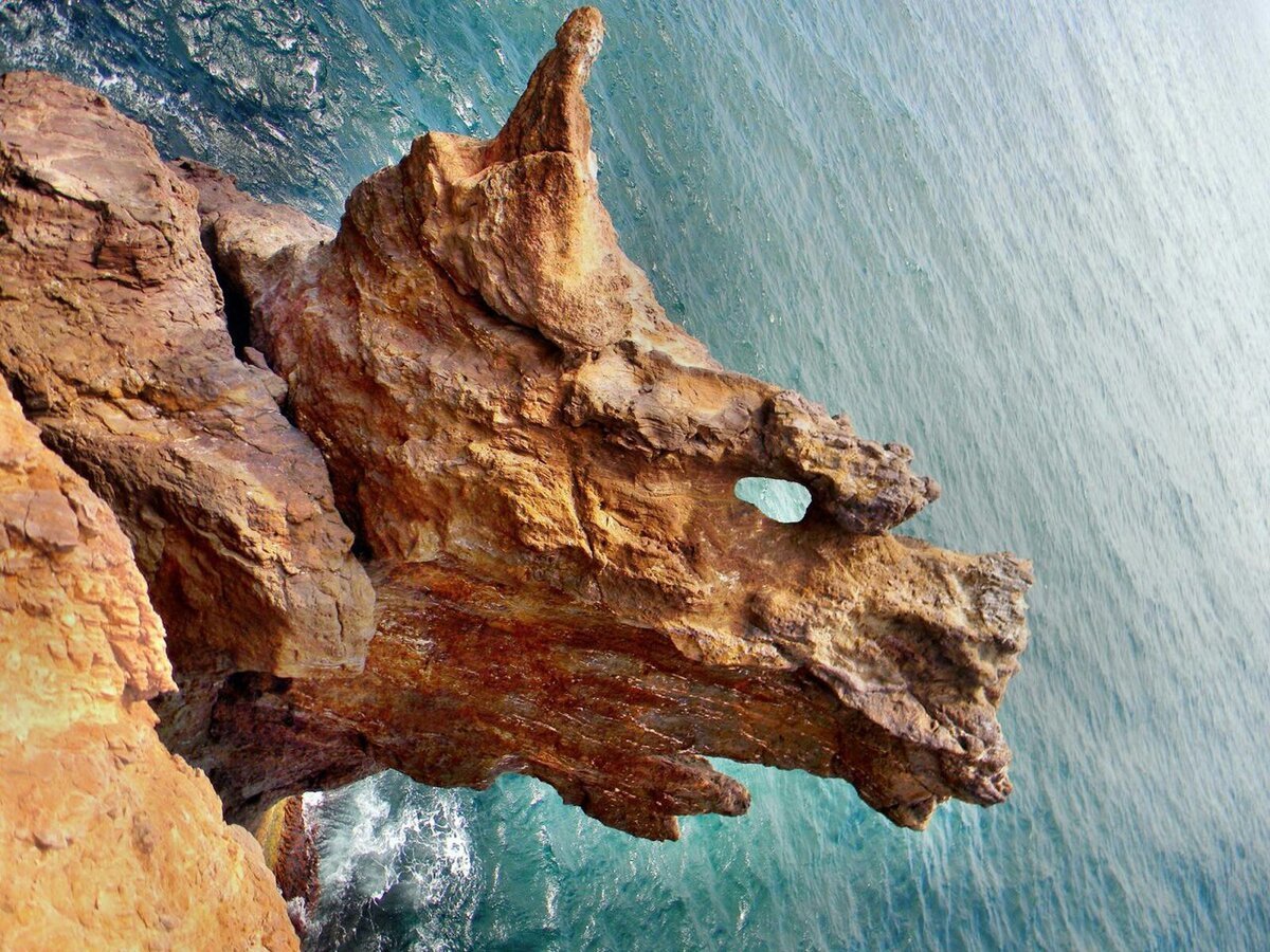 Скала "дракон", мыс Фиолент, Крым.