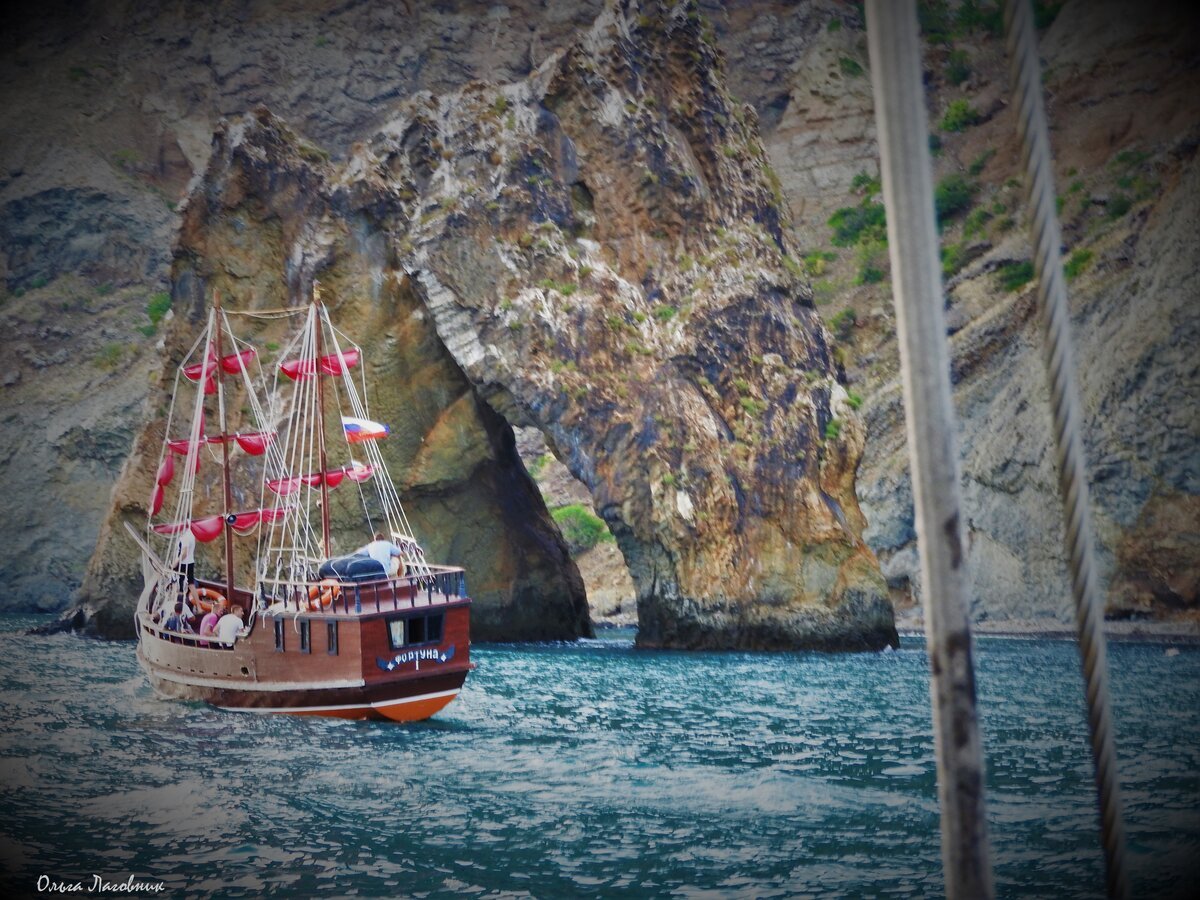 Золотые ворота корабль Коктебель