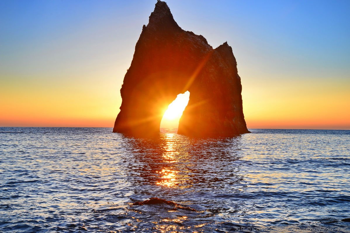 Крым, Коктебель золотые ворота Карадага