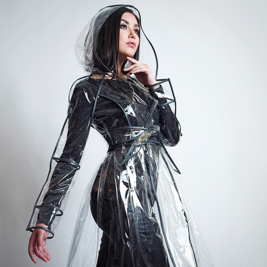 Прозрачный плащ